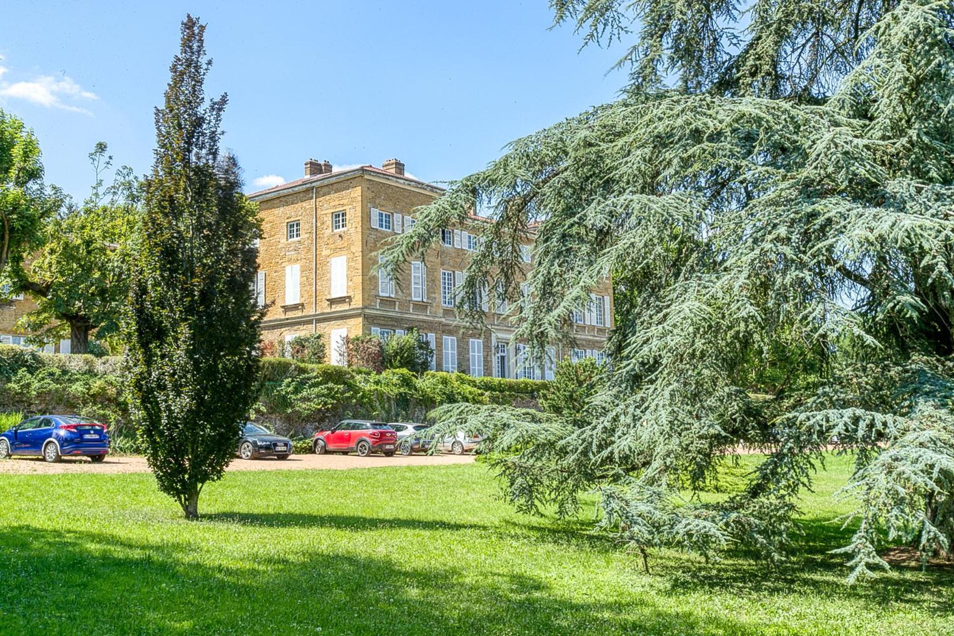 Sejourner Au Chateau De La Roue Grand Appartement Lissieu Εξωτερικό φωτογραφία